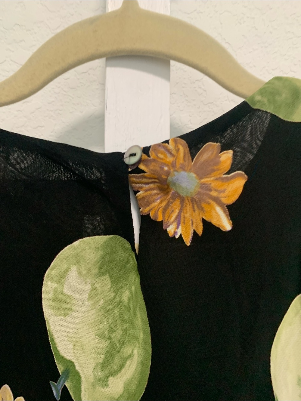 Black Floral Sleeveless Shift Dress - Picture 6 of 9